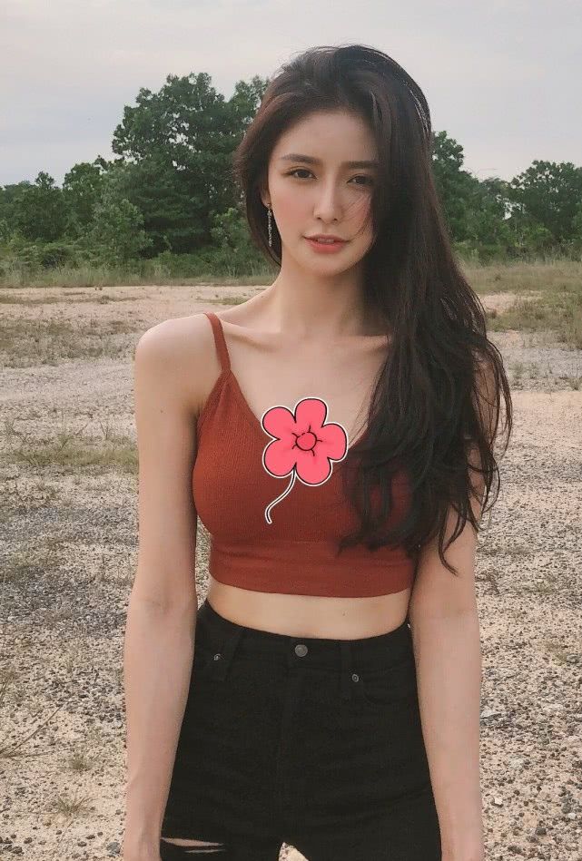 蔡卓宜出道前旧照被疯传背心只穿儿童款