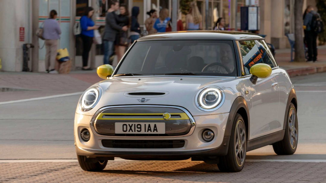 光束汽车:mini纯电版美国补贴后只卖14万,你看着办吧