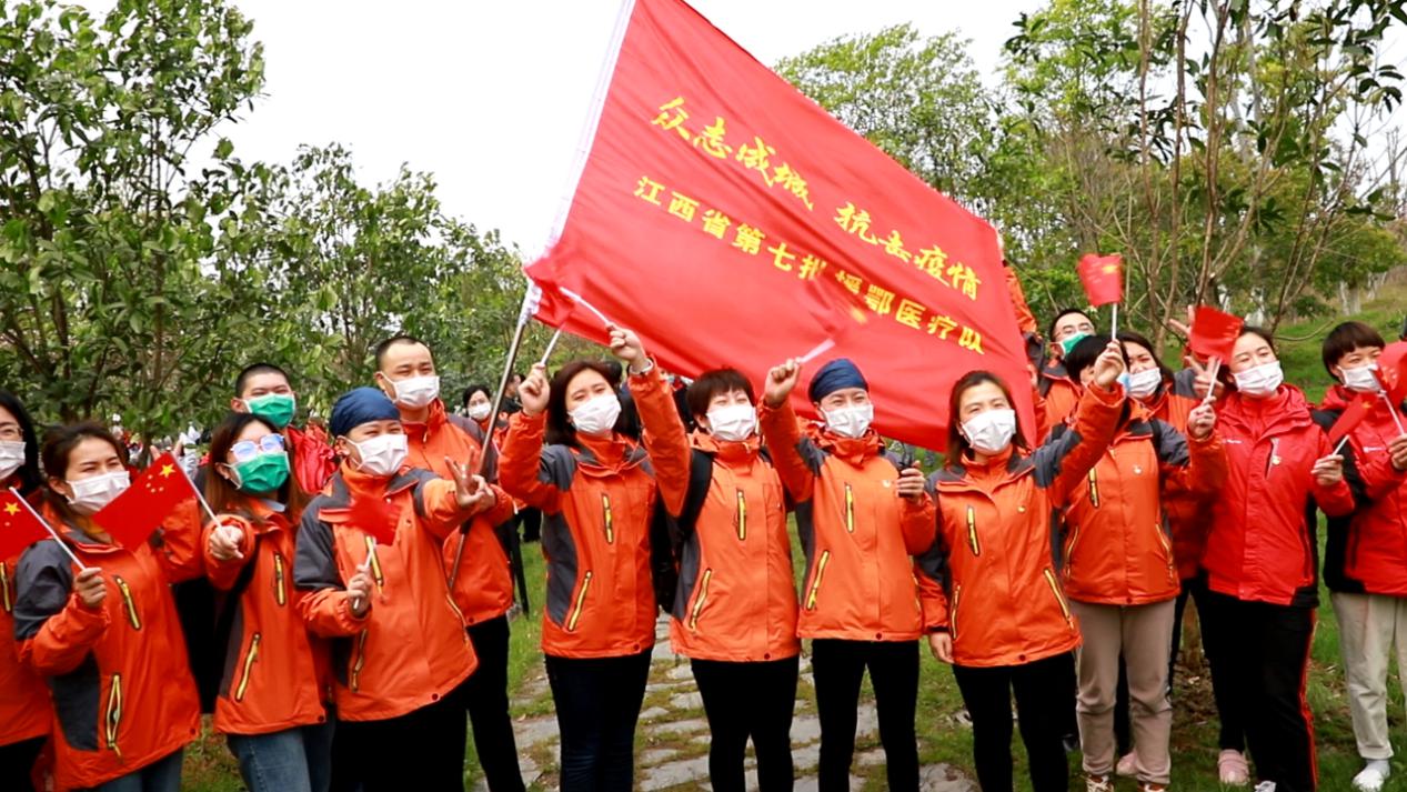 江西援鄂医疗队在安义古村种下英雄感恩林