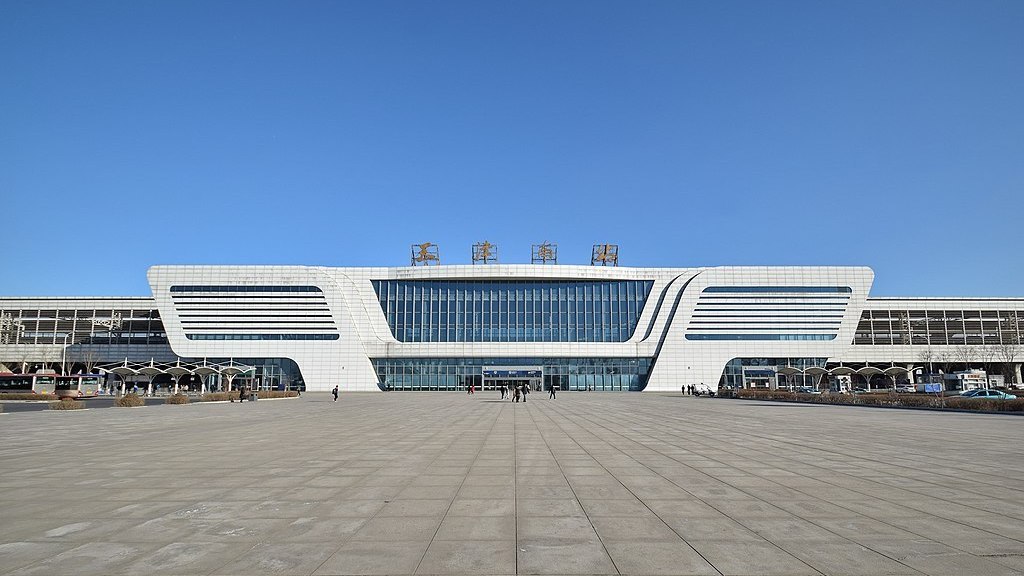 天津南站(tianjinnan railway station)位於中國天津市西青區張家窩鎮