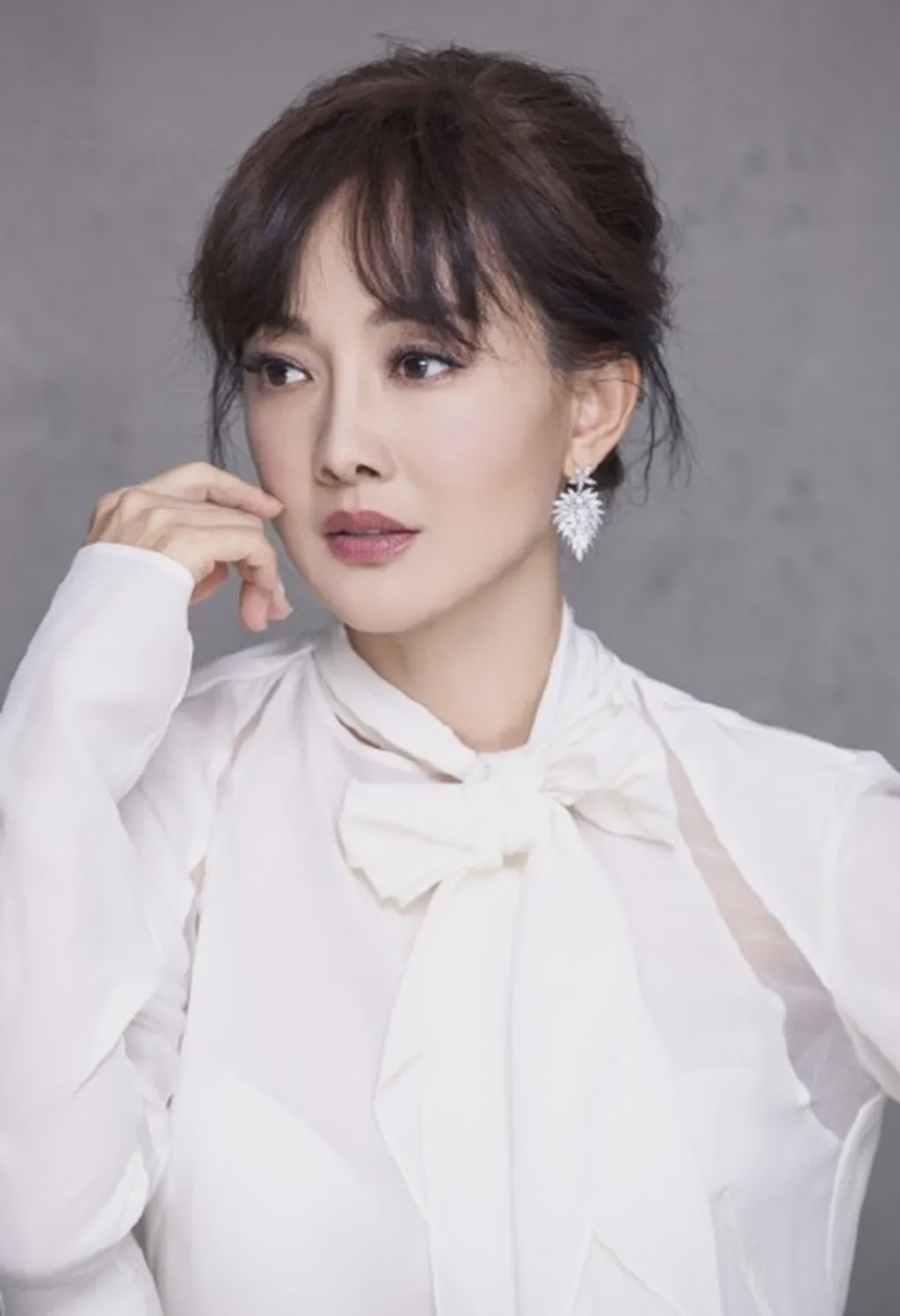 女神牛莉曾是体坛冠军,8登春晚,42岁获得了影后的称号