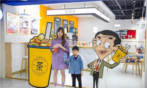 大型追星现场,逗逗先生与"憨豆先生"同框,为偶像鼎力助阵