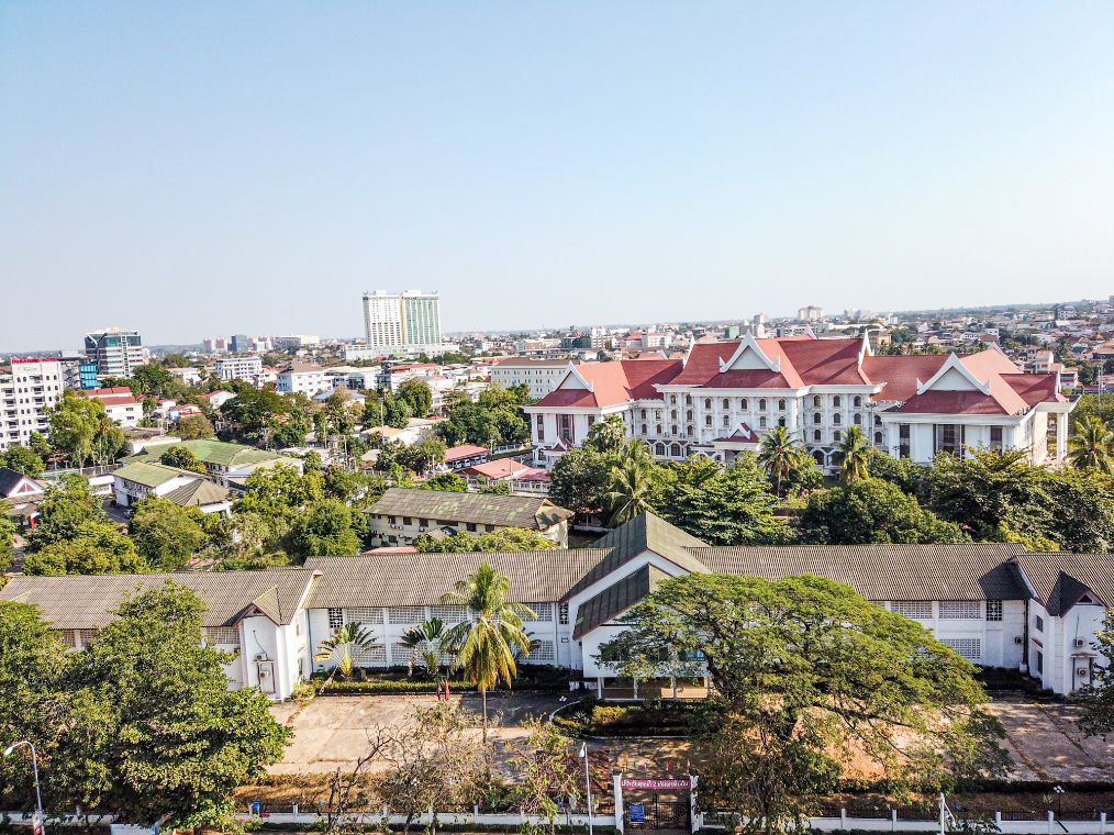 老挝首都万象没有高楼大厦到处郁郁葱葱但空气质量却没那么好