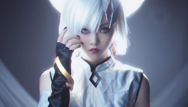 上图就是小姐姐cos镜的出场后的最终样子,这个还原度是不是非常高呢