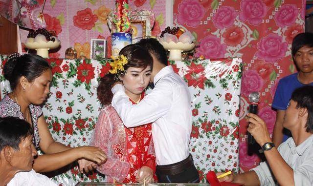 小伙子花七万给自己找的越南老婆,结婚当天十分满意,值了