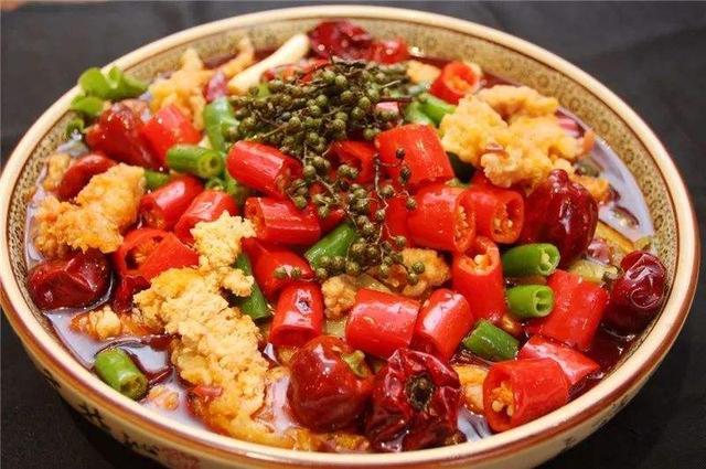 一道麻辣爽口的泡椒鱼籽就做好了 注:清洗鱼籽的时候不要把鱼籽弄散了