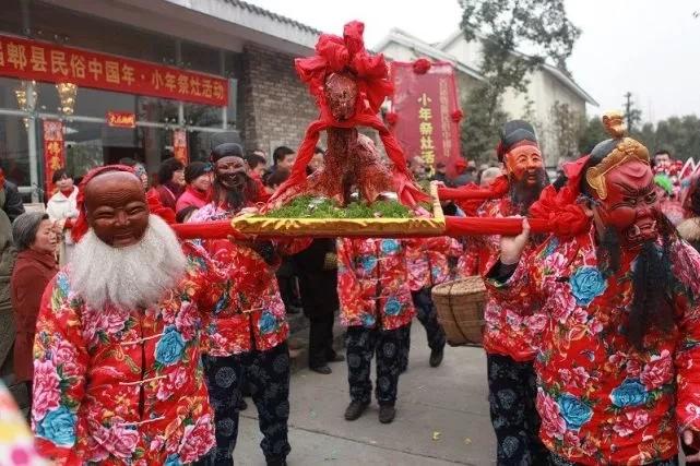 小年祭灶神,了解灶王来源,民间对灶王有哪些诠释?|图腾|灶神|祭灶_新浪新闻