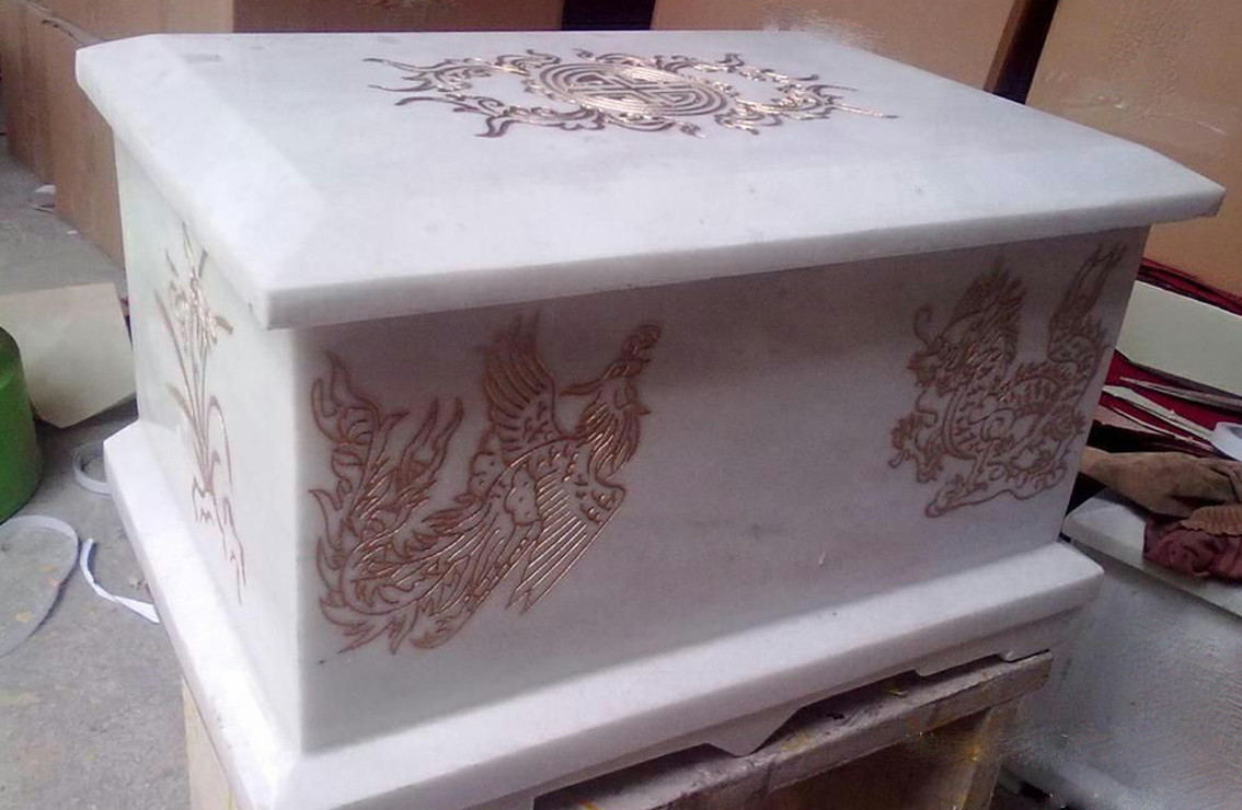 女儿去世后,殡仪馆把宠物的骨灰给了她的母亲,母亲两年后才发现