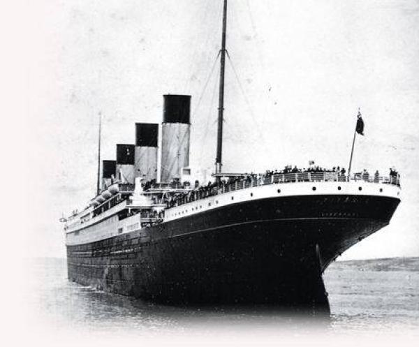 机器,锅炉都还完好无损,江亚轮也被重新修复使用,改名为"东方红8号"