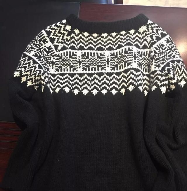 从下往上织女士棒针提花毛衣黑白搭配经典时尚附图解