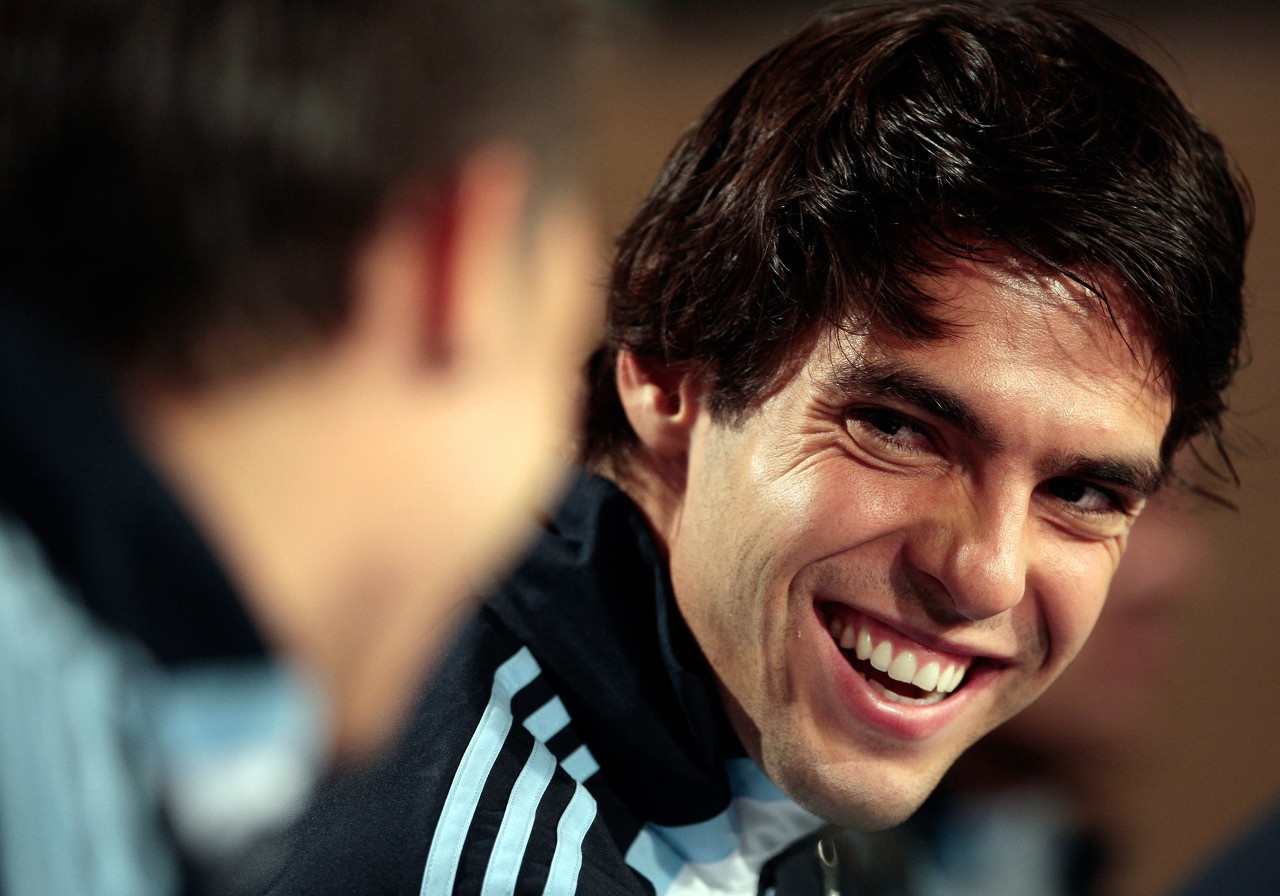 卡卡:梅西拥有纯粹的天赋,c罗则是一架机器