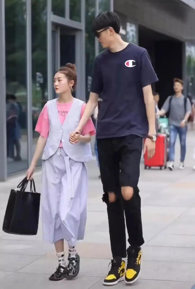 有种情侣鞋叫"aj蜜蜂 梅露露",甜蜜指数爆棚,单身狗已虐哭