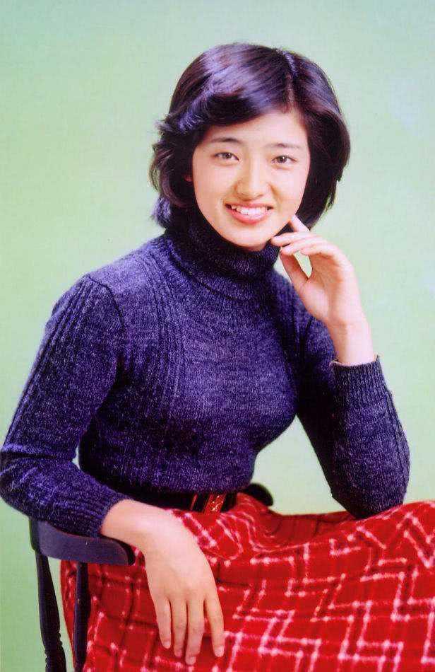 连张国荣都是她铁杆粉丝,隐退40年甘愿变大妈|三浦友和|山口百惠