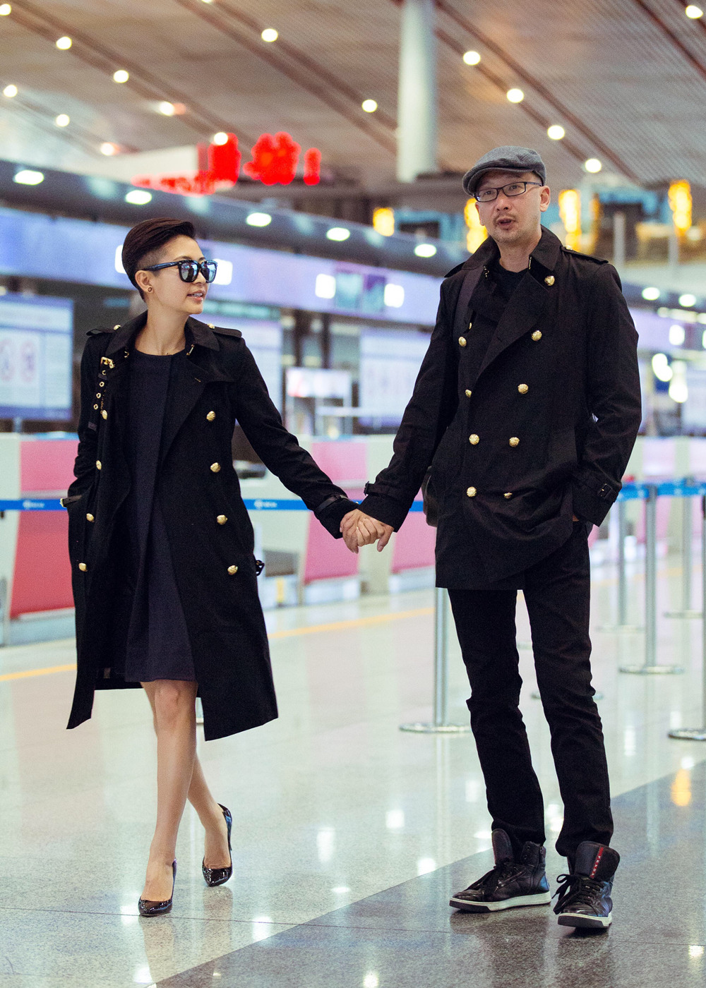 梁静剪短发比老公还男人夫妻难得穿情侣装比190cm老公还霸气