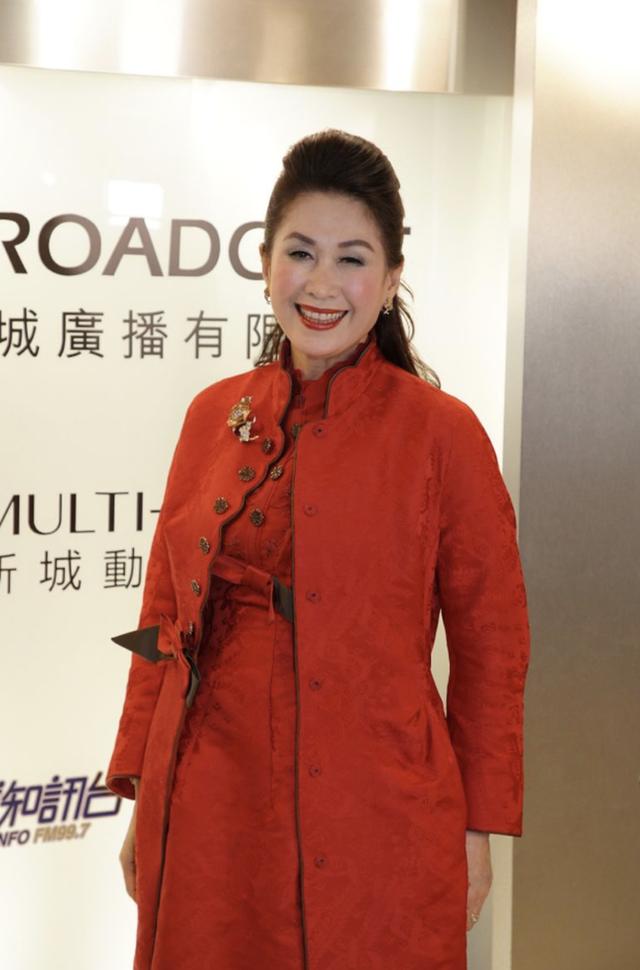 午马离世六年63岁前任王玉环罕有重提旧情,退圈26年成保险业女王