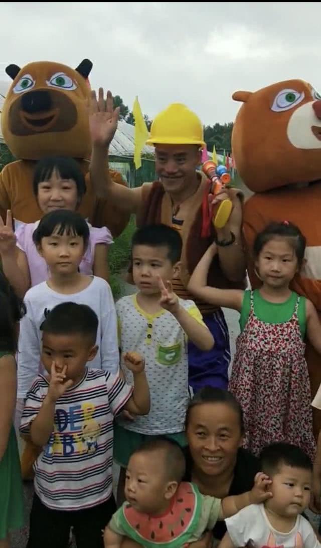 真人"光头强"高调娶网红,婚后人财两散,如今骑上摩的闯江湖!