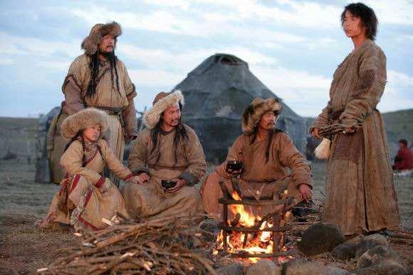 霍去病大破匈奴,大发善心救回两群奴隶,却在210年后害惨了汉朝