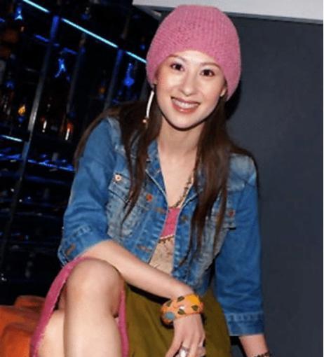 她因嫌弃张卫健买不起包而分手,后因前夫破产复出,53岁长这样|江欣燕