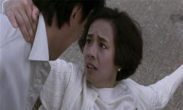 还有一位女星与星爷合作了《情圣》和《龙的传人》,在剧中的台词"你吻