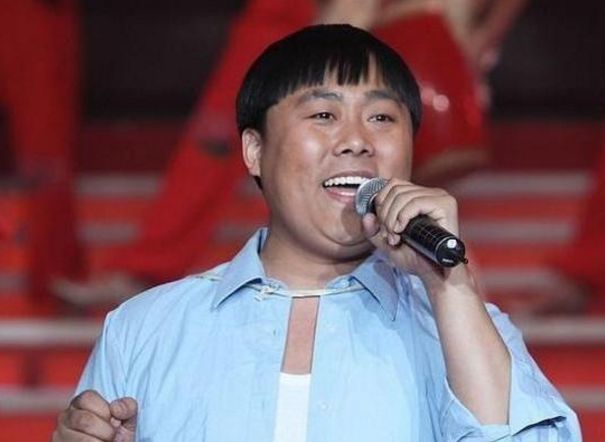 扮成农民参加星光大道,夺取冠军身价过亿,在北京买两套豪宅