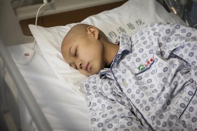 湖北一男子大儿子患重症,小儿子又因肺炎送进icu,哭求放过孩子|肺炎|