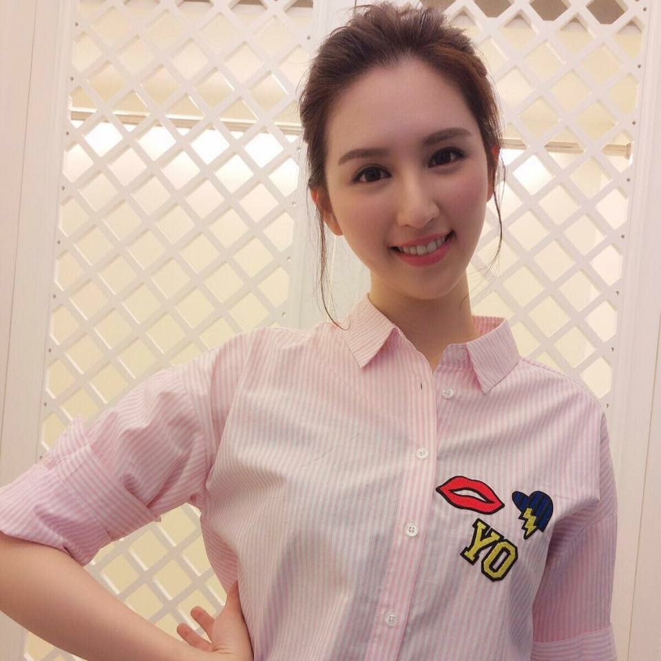 何傲儿在小的时候开始就是练习体操的,而且她本身就有一定的天赋,很快