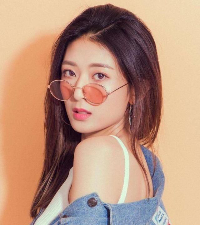 tvb签约演员隐瞒家人得肺炎,扔与同事合作节目,害了整个剧组