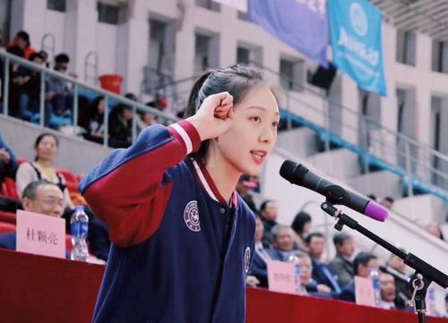 女排天才樊响,颜值比肩惠若琪,被郎平看中入恒大,却19岁退役