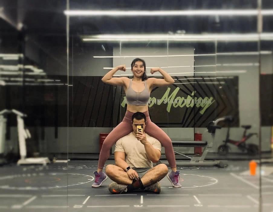 科比心中亚洲第一美女现男友身体强壮肌肉不输黑人球员