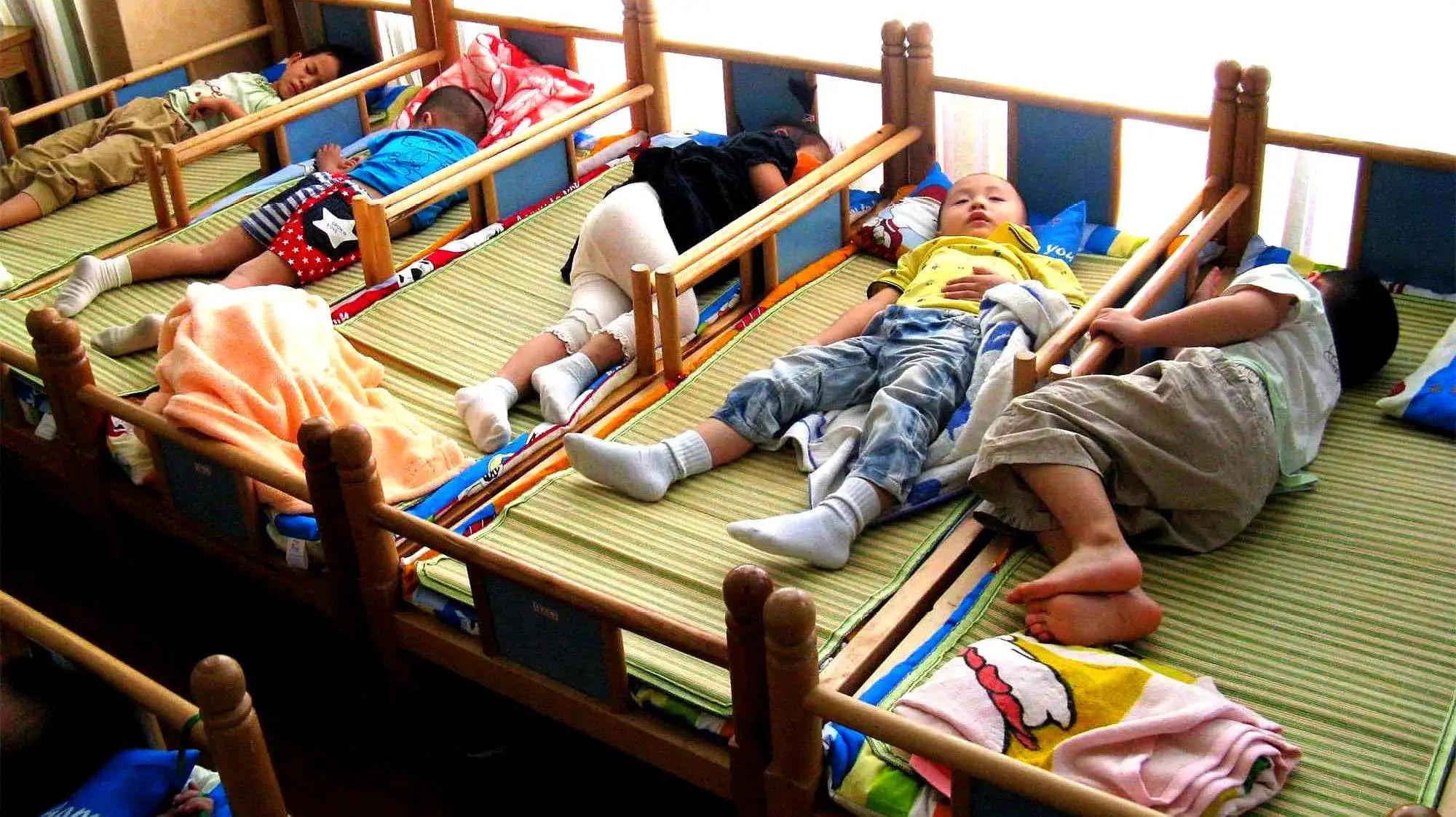 幼儿园午休男女混睡