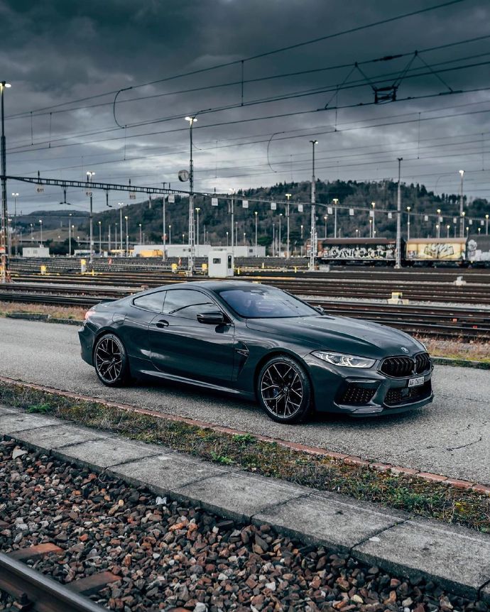 全新奥迪rs6和宝马m8拼颜值,抛开加速和性能,谁最强?