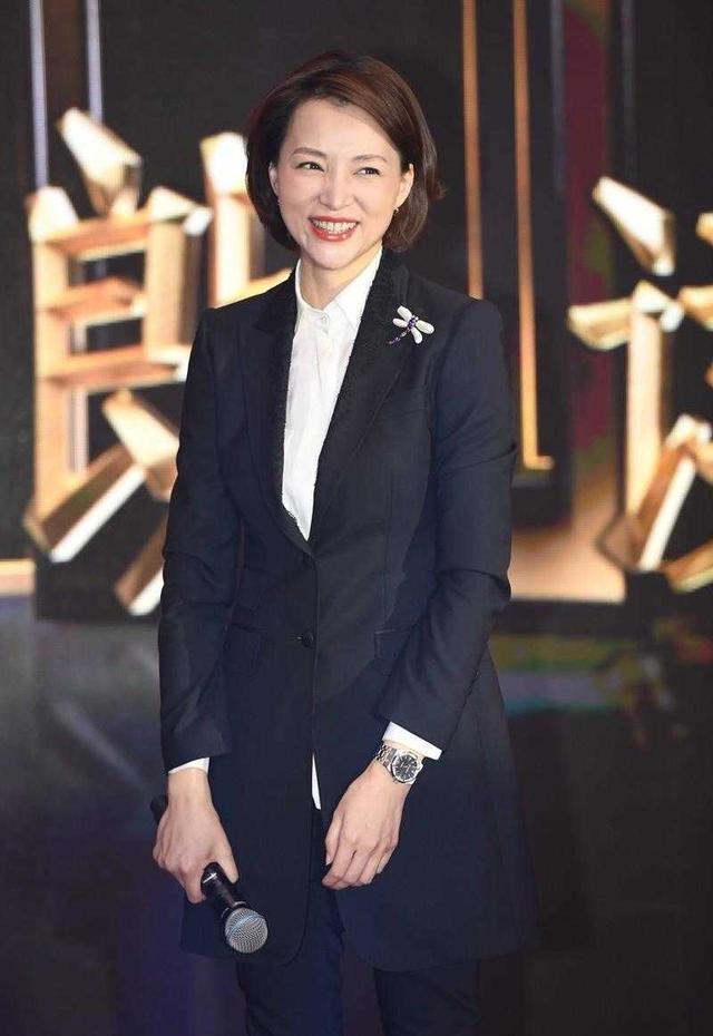 作为主持人不仅要把控全场,而且还要展现出自己的气质和仪态,这是非常