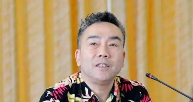 杨议在相声界没有辈分，为何还那么受大腕的尊敬？|杨光的快乐生活_新浪新闻