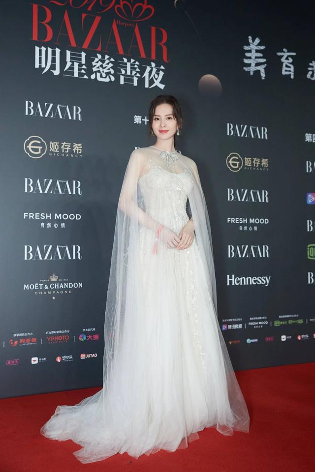 刘诗诗气质太仙了,穿白色仙女纱裙灵动飘逸,不愧是古装女神