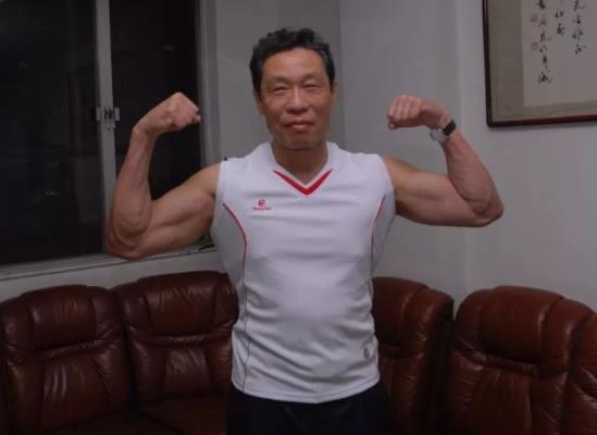 国外权威盛赞钟南山:中国400米栏纪录 世界之福音