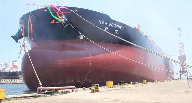 由中船重工研发的超大型智能油轮"凯征"号正式交付用户