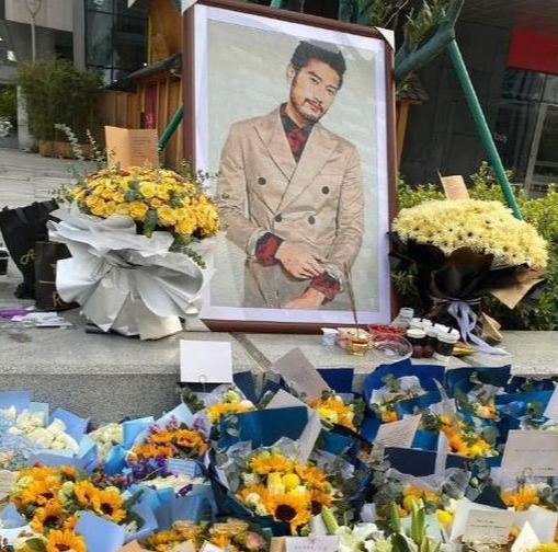 高以翔走后首个清明节,粉丝前往事发地祭奠,暖心场面让人感动