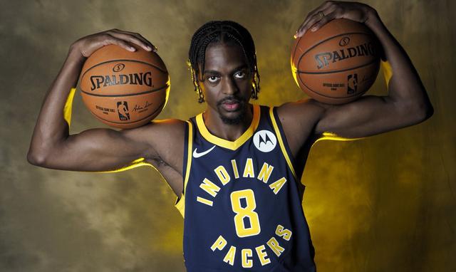 nba官方推特祝步行者球员贾斯廷-霍勒迪31岁生日快乐