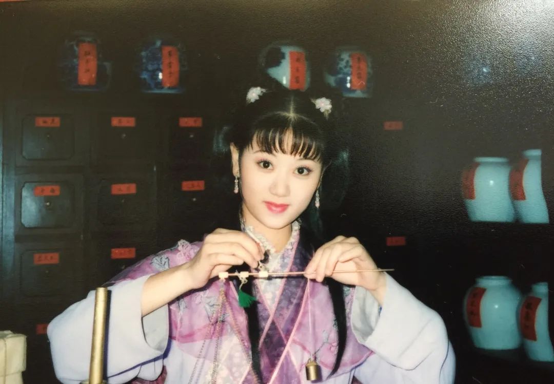 想想杨树云老师经典的《红楼梦》,是不是就能懂这部老剧在服化道上的