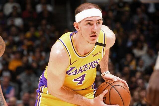 为何很多人都喜欢卡鲁索?考辛斯:因为他是史上最佳