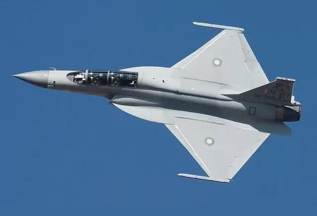 枭龙战机首次打开非洲市场18亿美元3架单价6000万