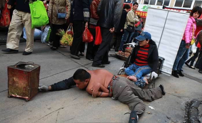 马路边常见的10种乞讨方式, 哪一种会让你舍得掏钱?