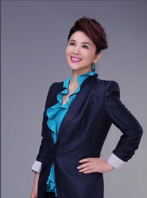 她挤走原配嫁给导演结婚16年不生子现如今单身一人而无人问津