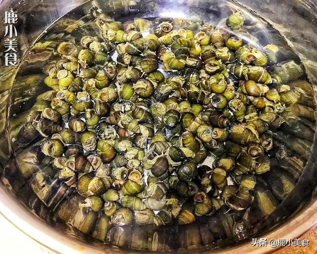 炒田螺,如何炒出大排档风味?大厨:多加一把料,螺肉更鲜香爽辣