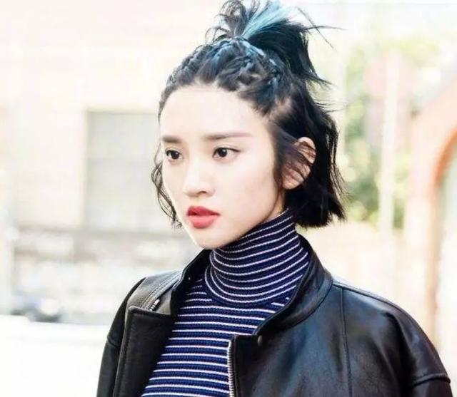 头上扎满小辫子浓妆艳抹,杨颖有灵气,热巴美丽,蔡依林成"妖"