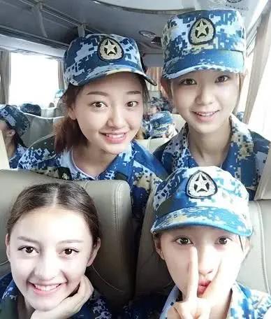 关晓彤自曝是"全宿舍最丑"?,本以为开玩笑,看到合照闭嘴了