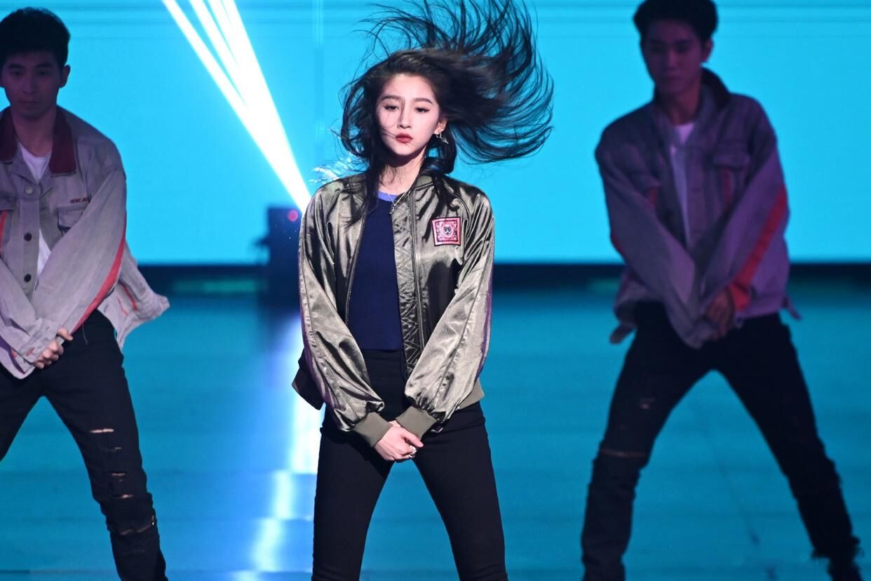 《王牌对王牌》中跳过舞,不过相比以前来说,这一次关晓彤跳舞更有看点