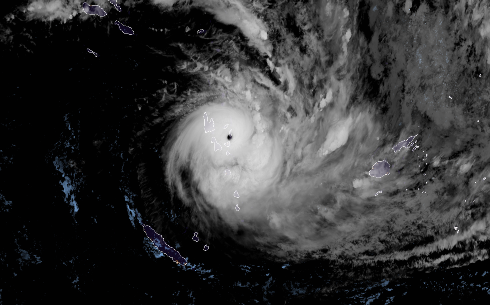 南太平洋出现4月"风王",17级以上狂风席卷瓦努阿图