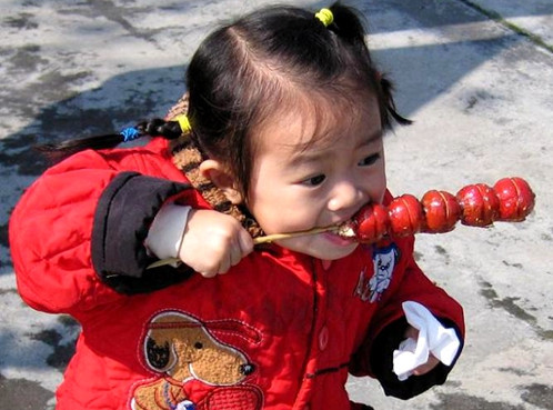 一家作坊冰糖葫芦制作过程曝光, 冰糖葫芦别给小孩吃