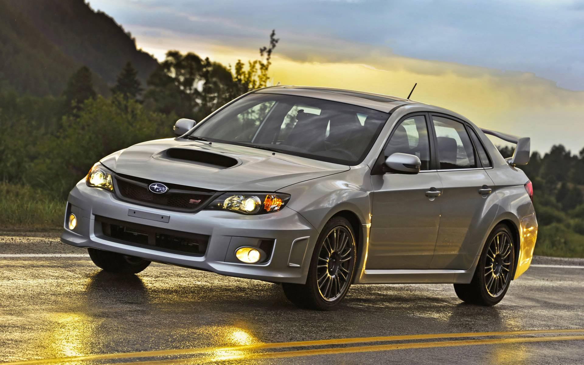 而斯巴鲁和三菱说起来像是同一个模子印出来的,evo和sti是经典的老